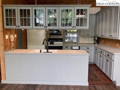 Another view of kitchen from great room..... a lig