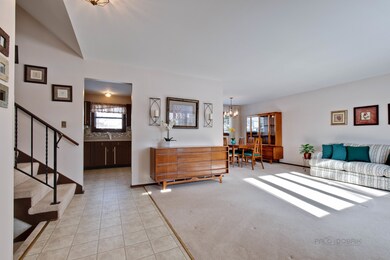 866 Camelot Dr, Crystal Lake, IL 60014 - photo 6