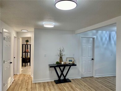 912 E 22nd Ct, Des Moines, IA 50317 - photo 6