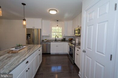 45496 Baringer Dr, California, MD 20619 - photo 5