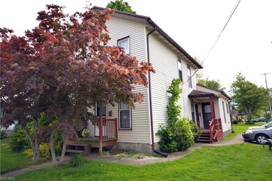 Entrances to the 2 bottom units.