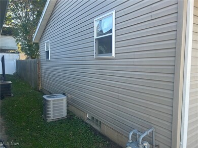 931 Vine St, Coshocton, OH 43812 - photo 3