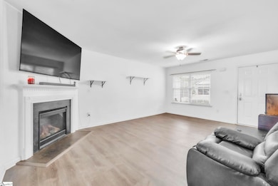 719 Dottie Dr, Boiling Springs, SC 29316 - photo 2