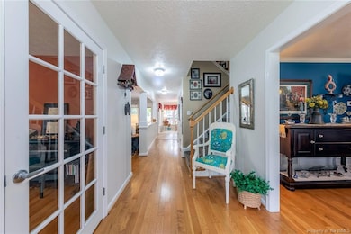 The foyer has hardwood floors.