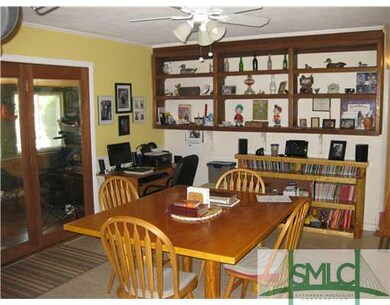 Kitchen. Huge eating area in kitchen with buit-in 