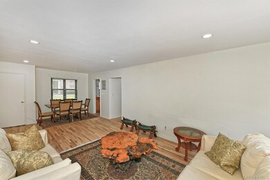 317 Main St unit A, Roslyn, NY 11576 - photo 6