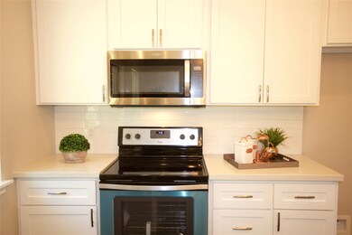 210 Garrotsville St, Houston, TX 77022 - photo 5