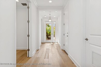 05_11610SWHawkinsTer_32_Foyer_Small