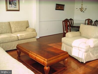 2590 Logan Wood Dr, Herndon, VA 20171 - photo 4