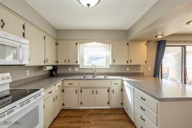 3800 Bel Aire Rd, Des Moines, IA 50310 - photo 7