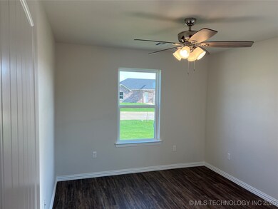 513 Honeysuckle Ln, Madill, OK 73446 - photo 7