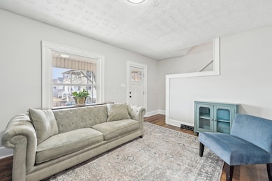 8-web-or-mls-E Woodrow Ave-006