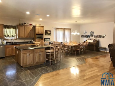 409 E Rose St, Elk Point, SD 57025 - photo 3