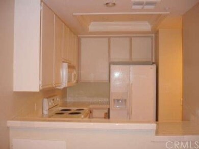 Upgraded recessed lighting, plenty of cabinet spac