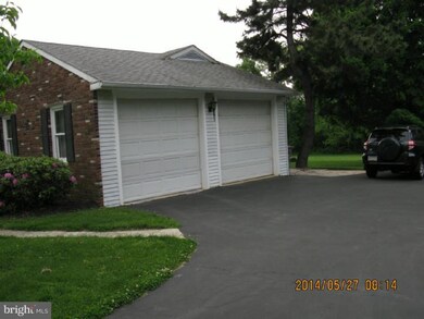 2324 Pineview Dr, Malvern, PA 19355 - photo 4