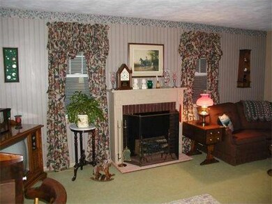 929 Berkshire Ave, Indian Orchard, MA 01151 - photo 7