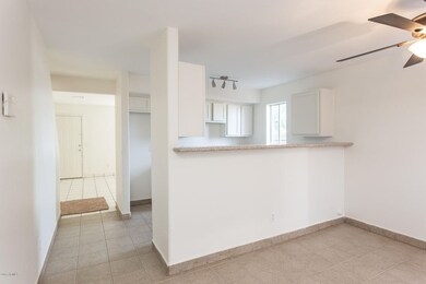 1346 W Apache St-8