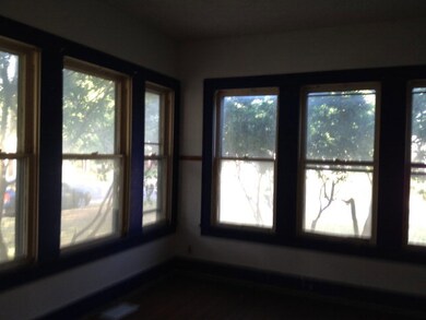 633 E Cedar St, Seguin, TX 78155 - photo 2