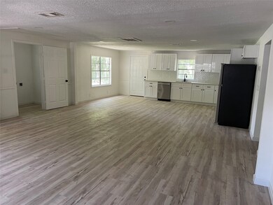 1214 W Talmage St, Alvin, TX 77511 - photo 3