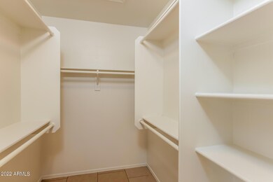 011-photo-walk-in-closet-11920919