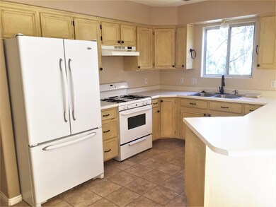 04a- Kitchen