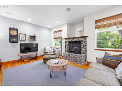 676 NW 9th St, Warrenton, OR 97146 - photo 4