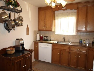 916 Cold Spring Rd unit 3, Allentown, PA 18103 - photo 5