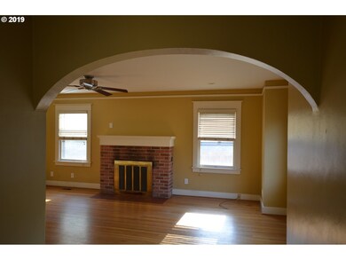 607 E 9th St, the Dalles, OR 97058 - photo 2