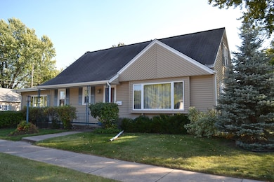 655 W 19th Ave, Oshkosh, WI 54902 - photo 2