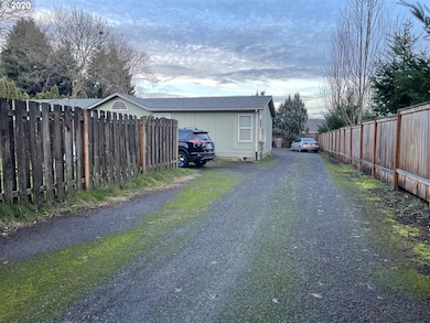 1510 N Maple St, Canby, OR 97013 - photo 3