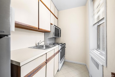 65-74 Saunders St unit 1, Rego Park, NY 11374 - photo 7