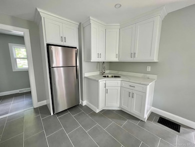 21 Washington Ave, Millbrook, NY 12545 - photo 3