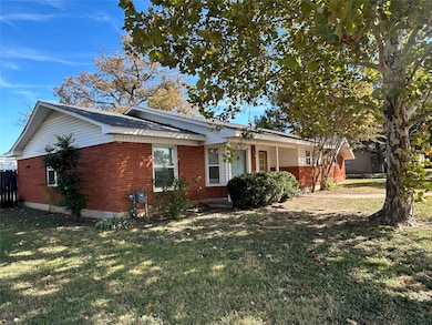 1608 Fisher St, Goldthwaite, TX 76844 - photo 3