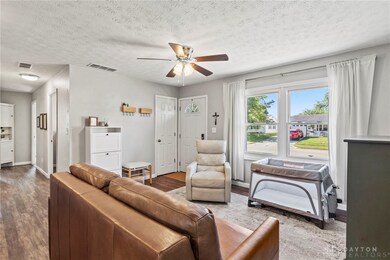 804 W Richard Dr, Xenia, OH 45385 - photo 6