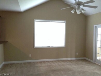 4524 Treebark Ln, High Point, NC 27265 - photo 4