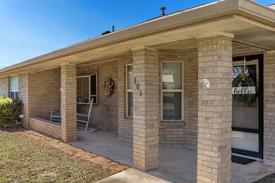 101 Edgewood Dr, Fredericksburg, TX 78624 - photo 5