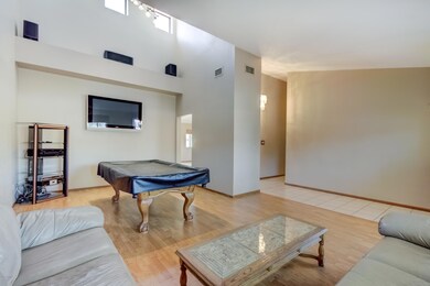 1823 E Enrose St-8