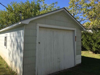Detached 1 car garage