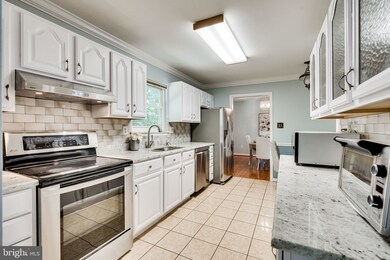 2320 Archdale Rd, Reston, VA 20191 - photo 3