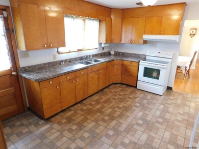 22 Drawbridge Dr, Albany, NY 12203 - photo 7