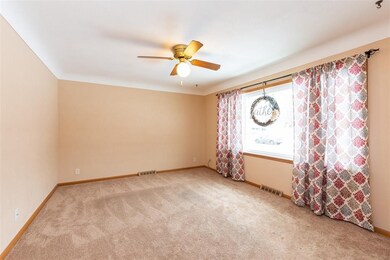 41 25th Ave SW, Cedar Rapids, IA 52404 - photo 3