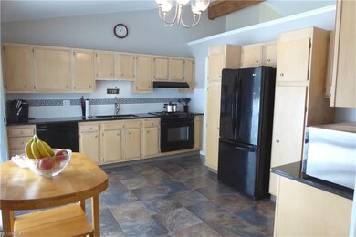 Beautifully Updated, Dine-In, Vaulted Kitchen with