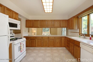 2218 Mapleton St NE unit 126, Grand Rapids, MI 49505 - photo 4
