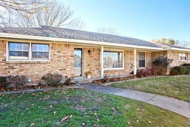 606 S Ridgeway Dr, Cleburne, TX 76033 - photo 2