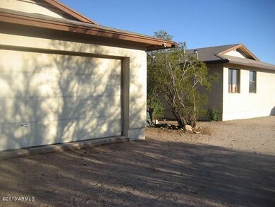 14- GARAGE - COURT YARD - BEDROMS