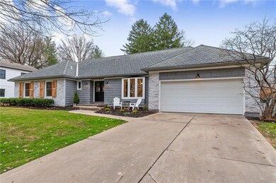 10341 Mohawk Ln, Leawood, KS 66206 - photo 2