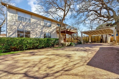 509 W Park St, Fredericksburg, TX 78624 - photo 5