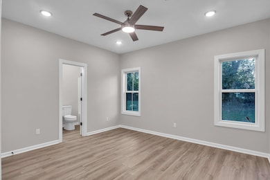 Primary Bedroom (16)