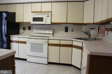 3052 Mission Square Dr, Fairfax, VA 22031 - photo 7