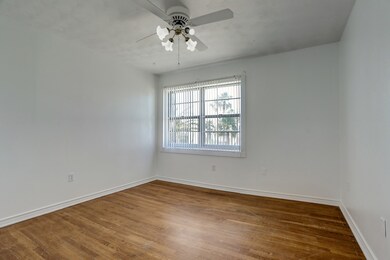 8015 Channelview Dr, Galveston, TX 77554 - photo 4